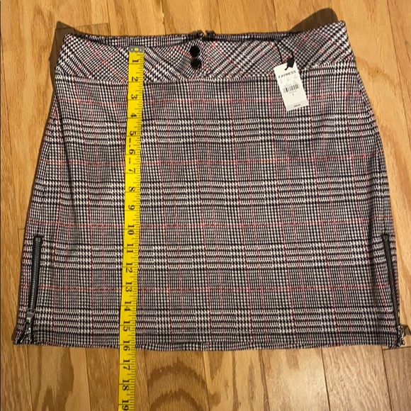 Express plaid mini skirt in red, white and black - Picture 5 of 12